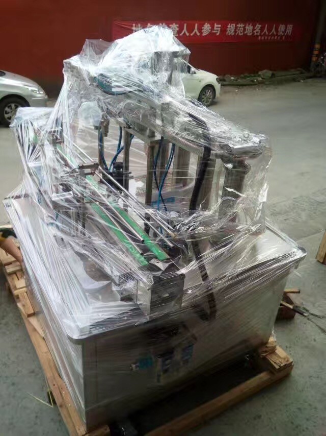 เครื่องบรรจุของเหลวอัตโนมัติขวดขนาด 100 มล. ชนิดเชิงเส้นสำหรับเบียร์ 2